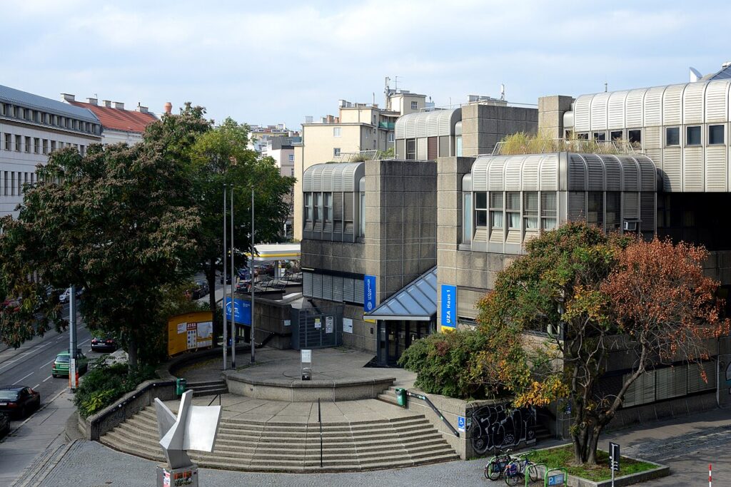 Alte WU Wien Eingang Althanstraße