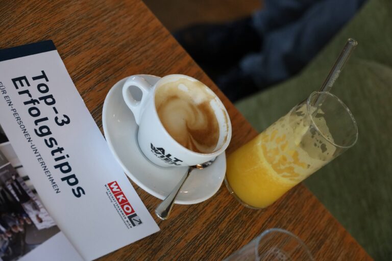 Cafe und Orangensaft